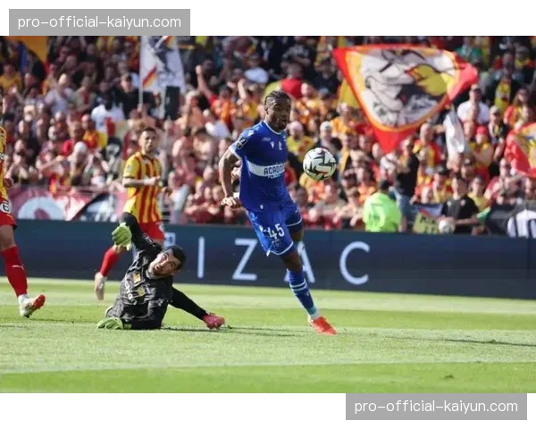 法国足球青训体系如何应对保级压力下的年轻球员心理